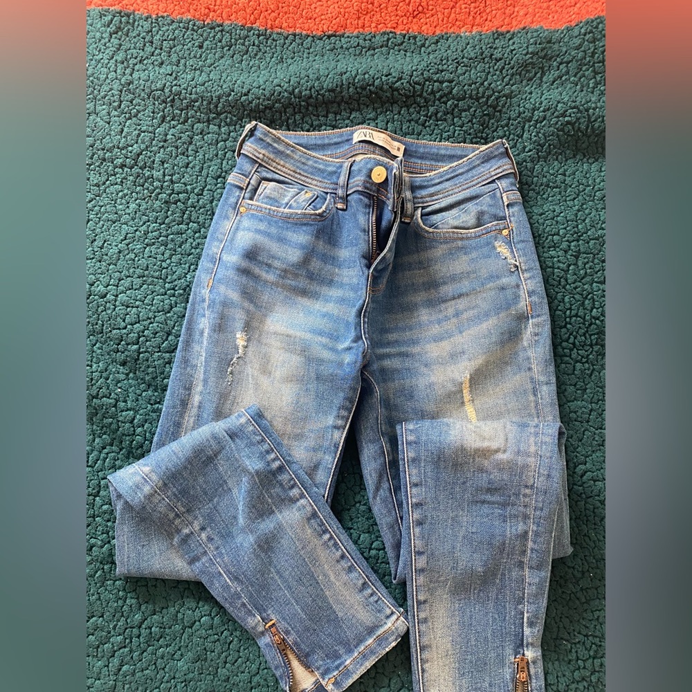 Zara medium wash skinny jeans. Size: EUR 36, US 4.